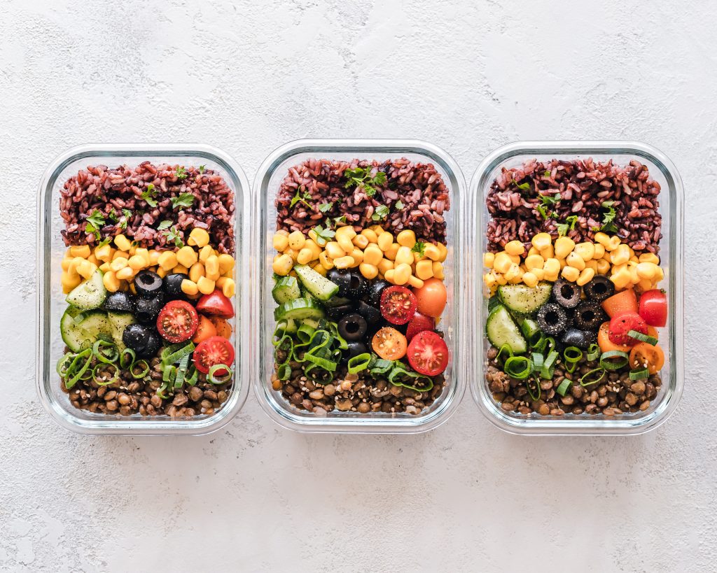 3 Plastikboxen mit Salat